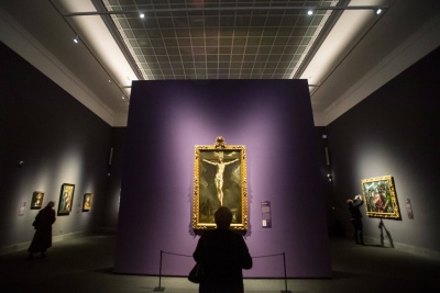 Zdjęcie przedstawia kilka obrazów El Greca, które wystawiane są w muzeum w Budapeszcie